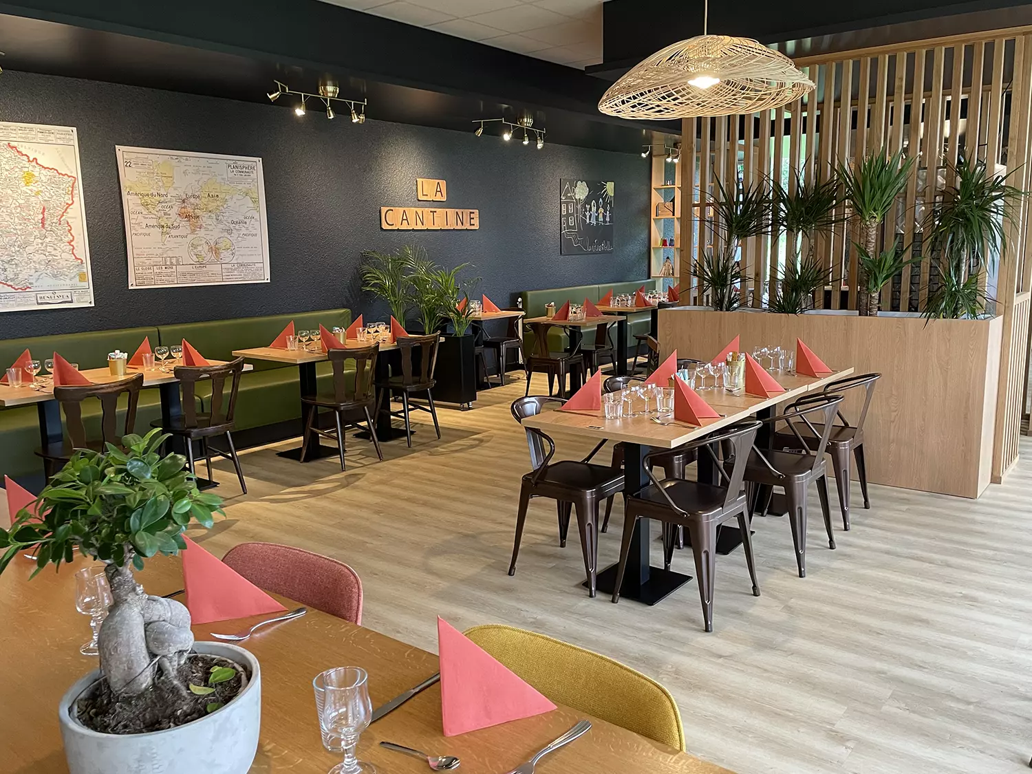 Agencement menuiserie Salle de restaurant - Menuisier agenceur Art Bois Concept Pontivy Morbihan Bretagne