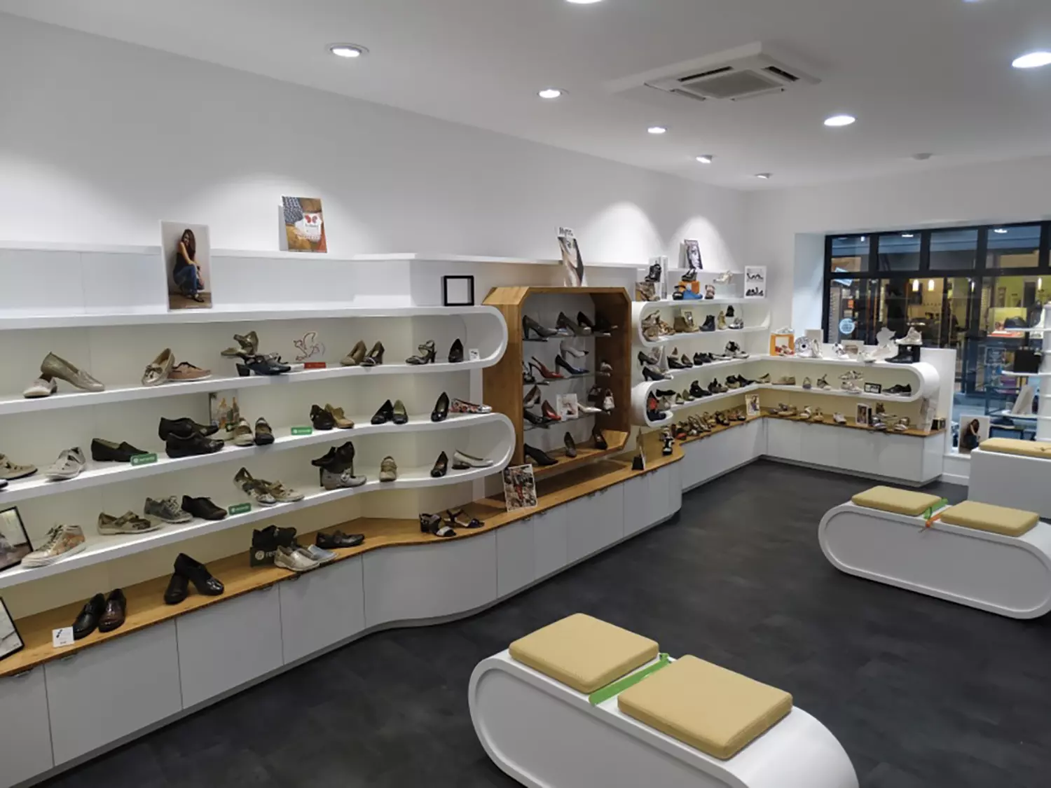 boutique de chaussures à Auray