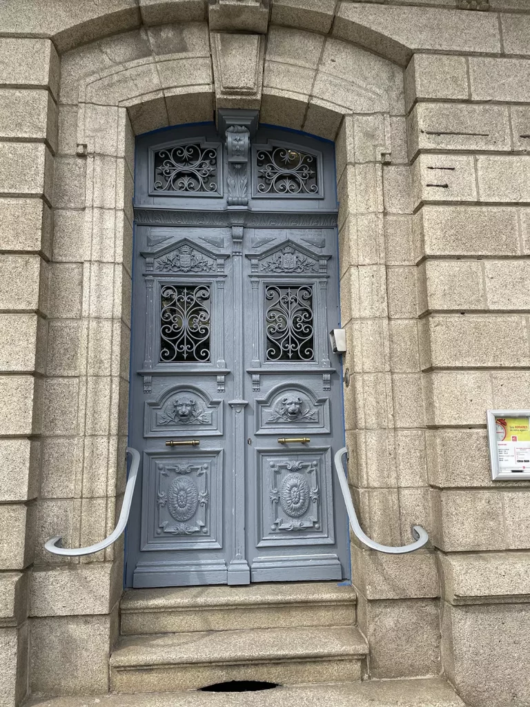 Restauration d’une porte ancienne à Pontivy