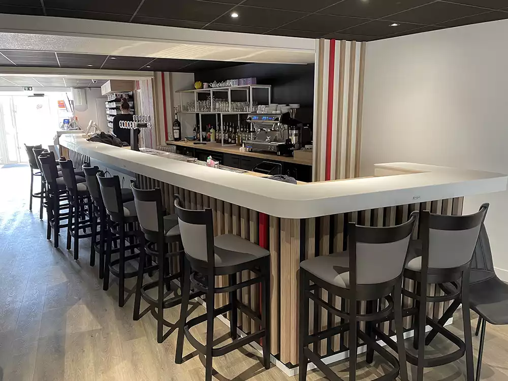 Bar Le Pacific Le Sourn realisations Art Bois Concept min